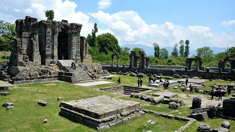 नास्तिवादी - इतिहास के अपराधों को अस्वीकार करने वाले अपराधी
